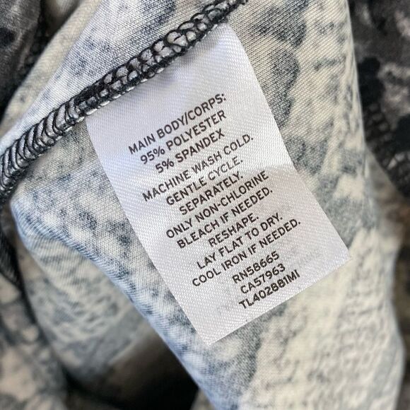 Leith Grey & Black Snakeskin Pattern High Rise Cropped Pants - Picture 5 of 5